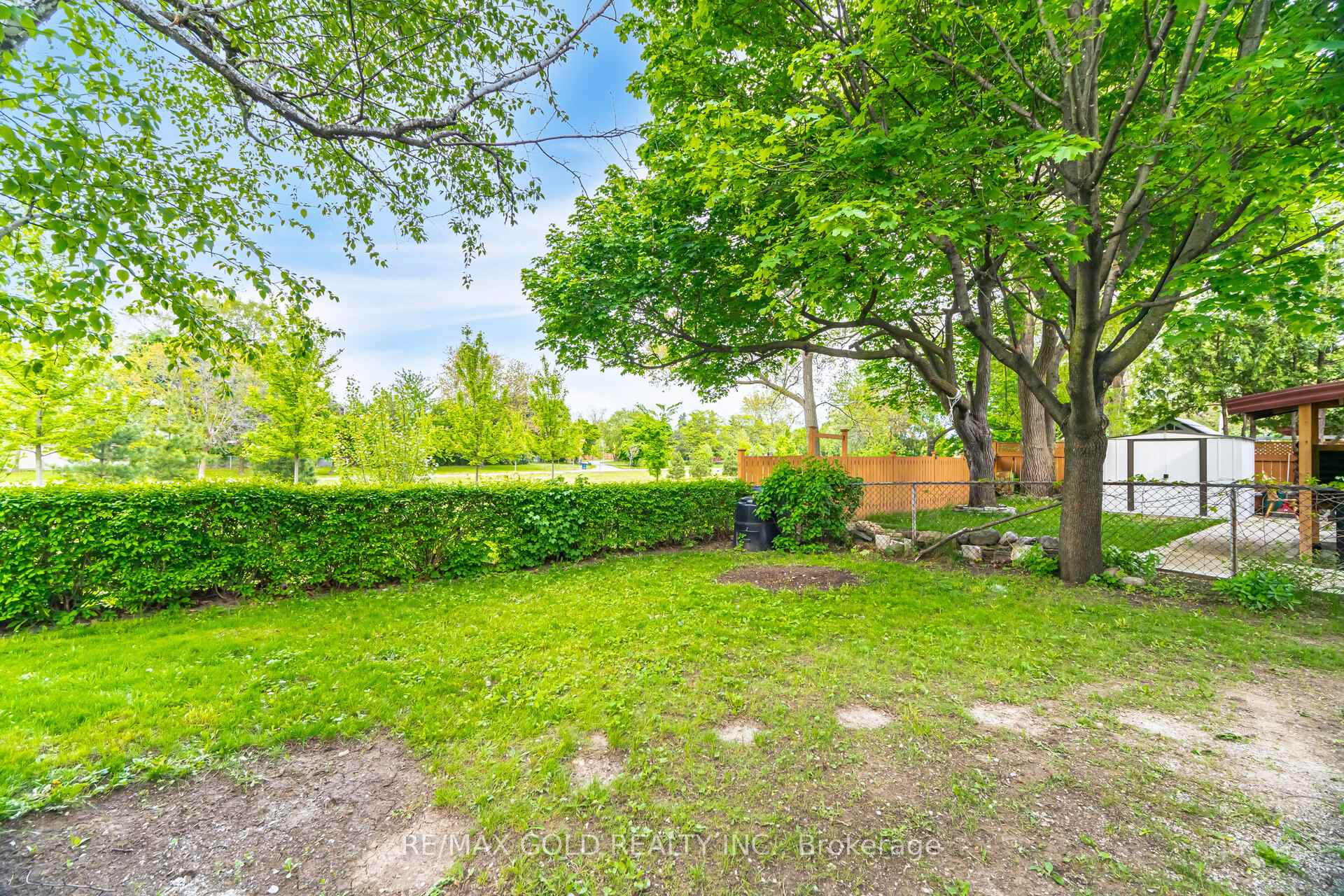 Photo 46 of 45 Darlington Crescent, Brampton, Southgate — HOMEH