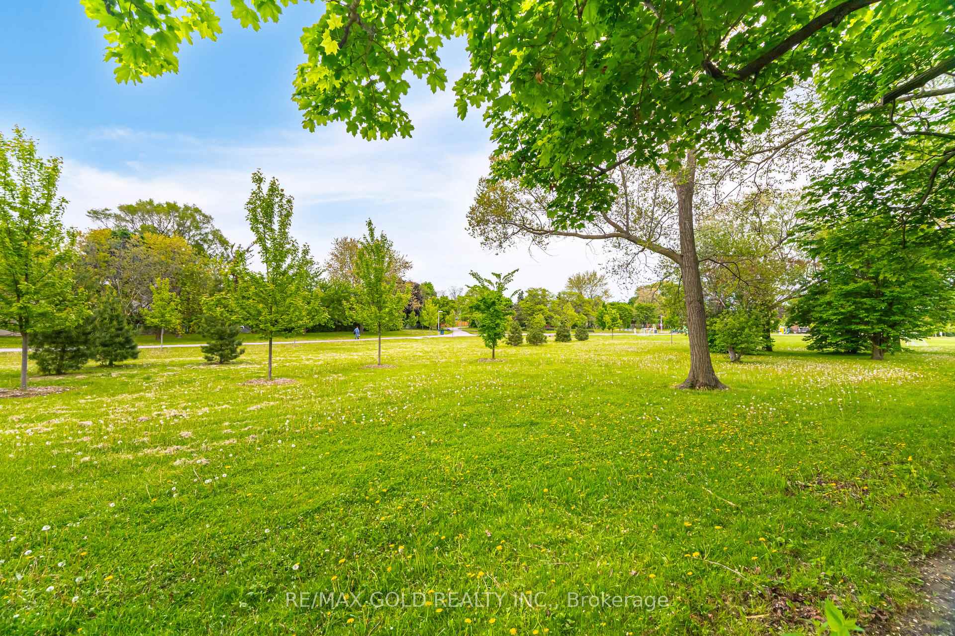 Photo 47 of 45 Darlington Crescent, Brampton, Southgate — HOMEH