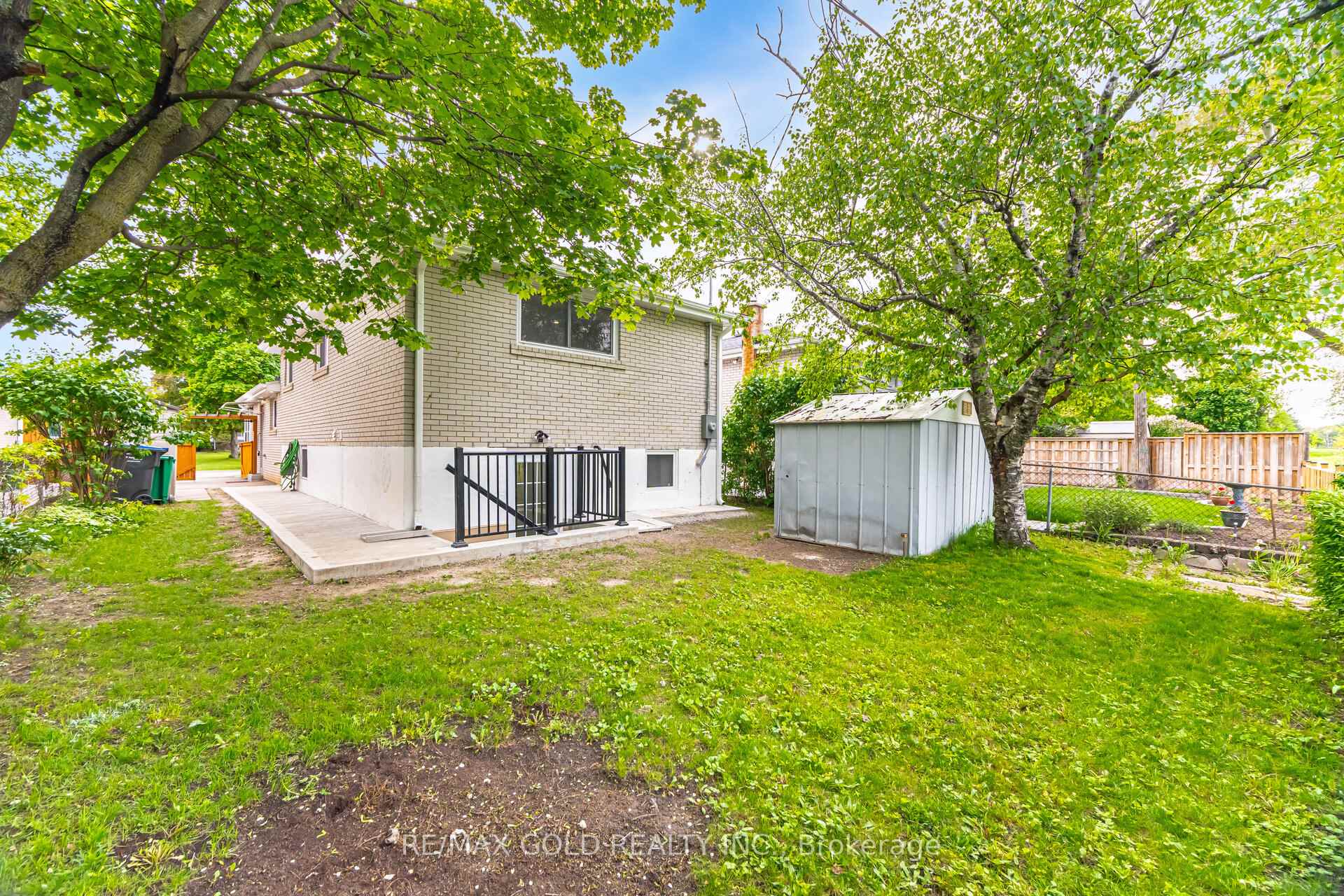 Photo 48 of 45 Darlington Crescent, Brampton, Southgate — HOMEH