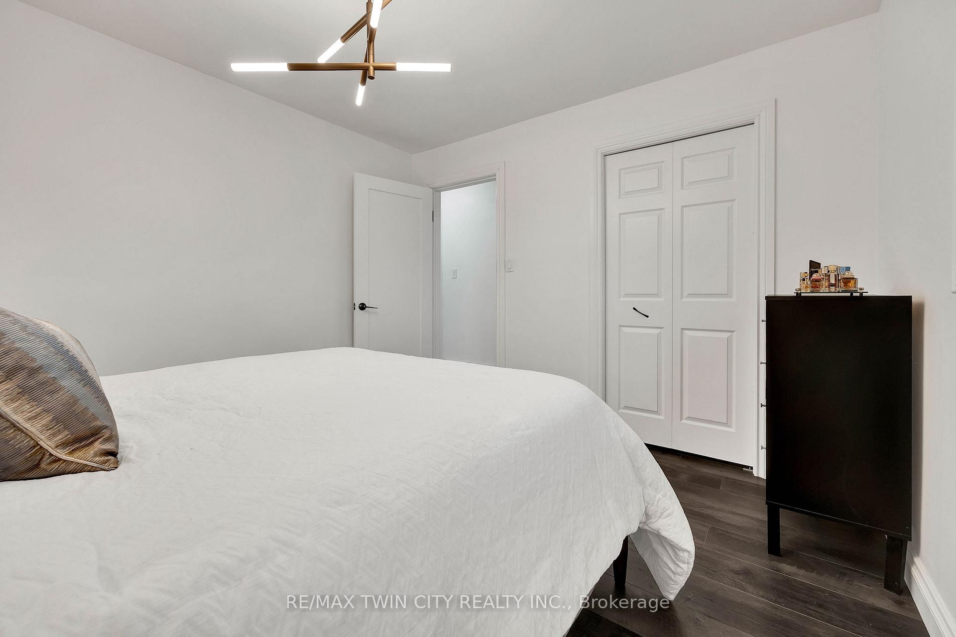 Photo 4 of 39 Cartier Drive, Kitchener — HOMEH