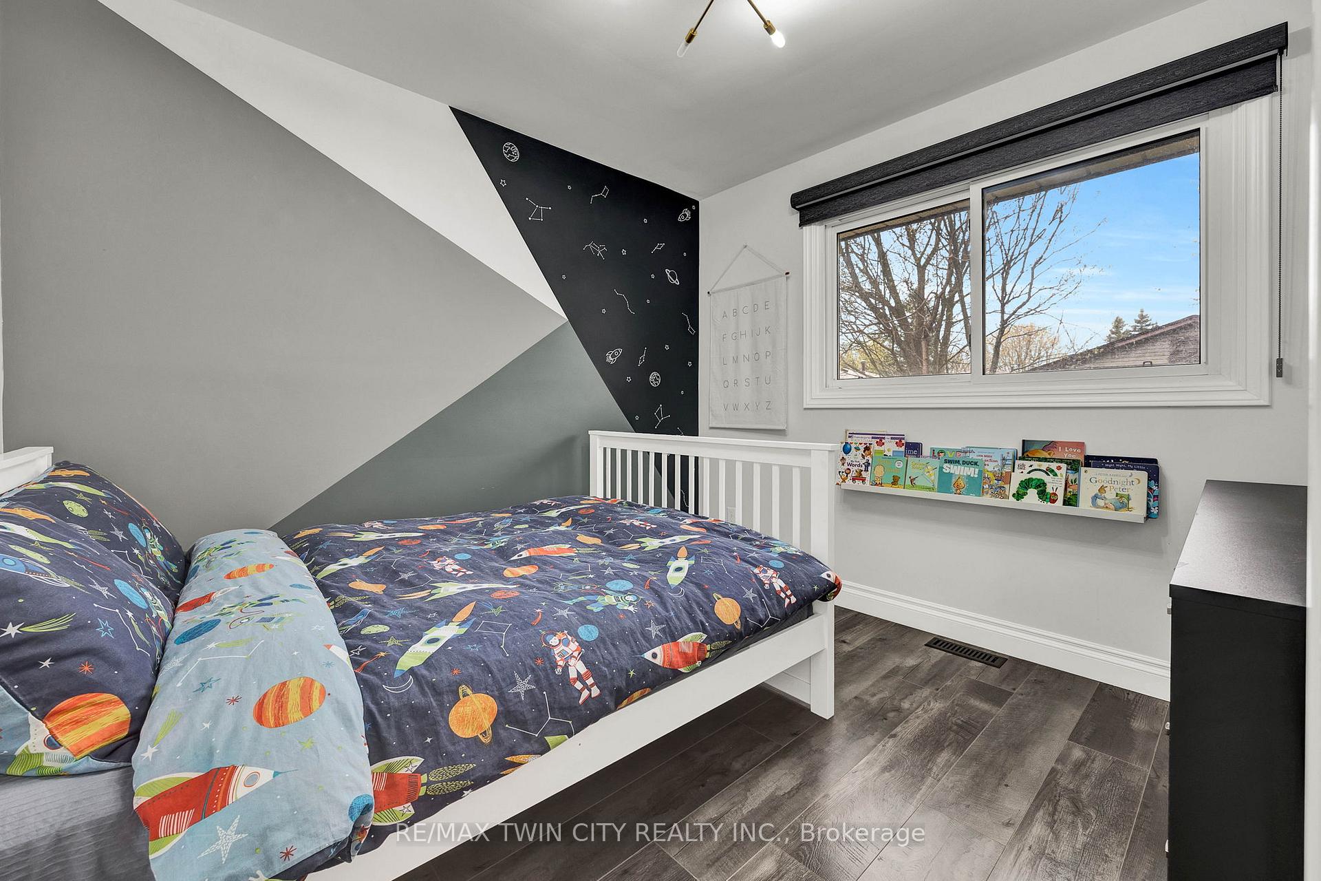 Photo 11 of 39 Cartier Drive, Kitchener — HOMEH
