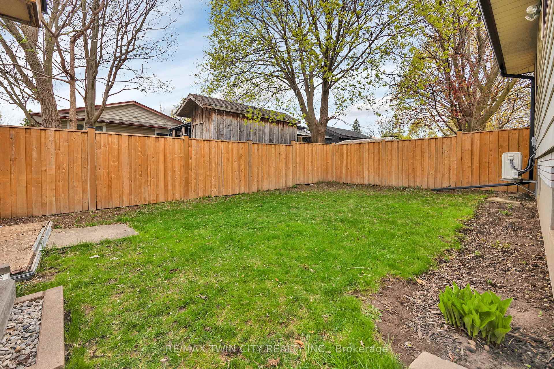 Photo 19 of 39 Cartier Drive, Kitchener — HOMEH