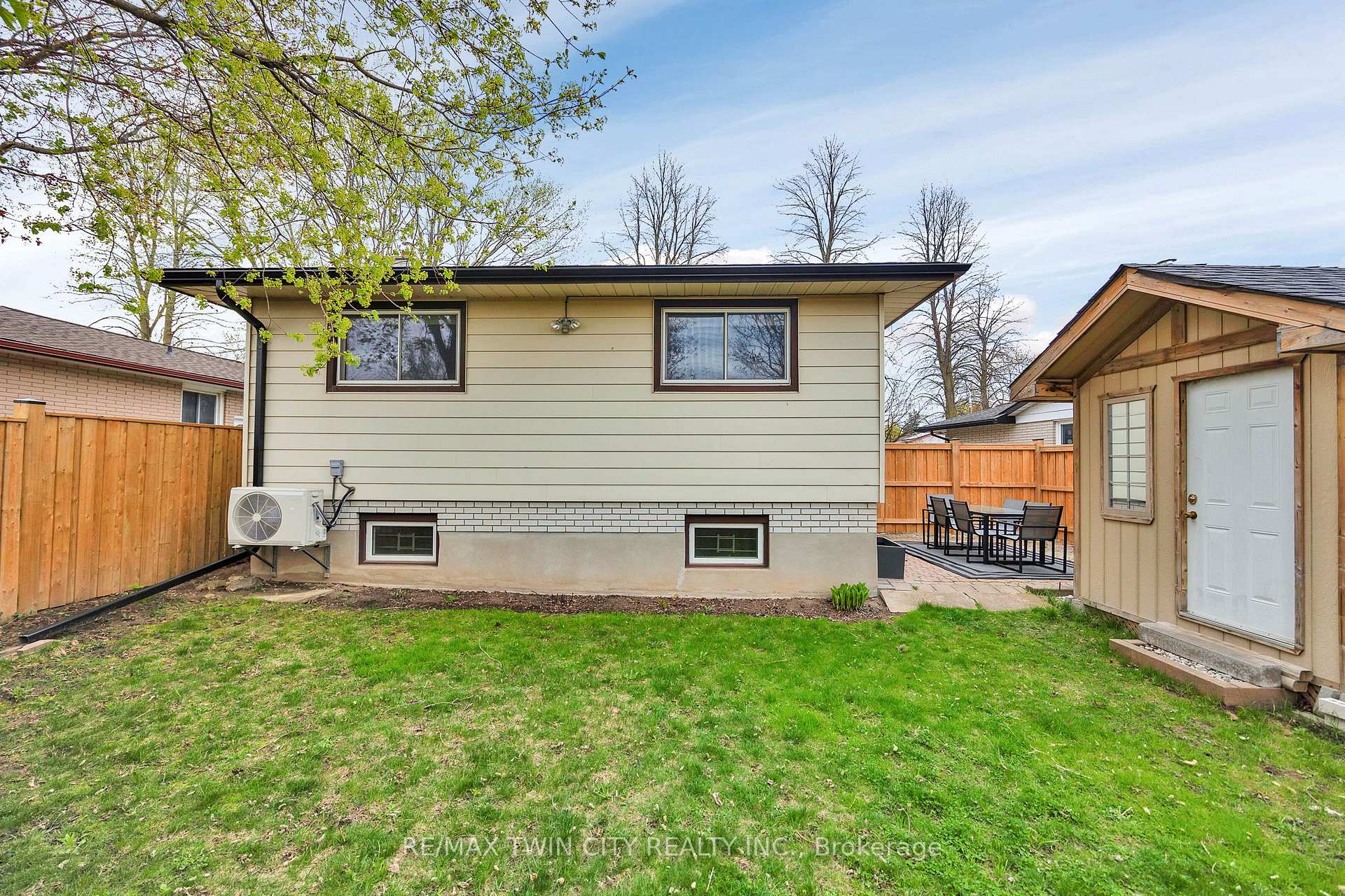 Photo 21 of 39 Cartier Drive, Kitchener — HOMEH