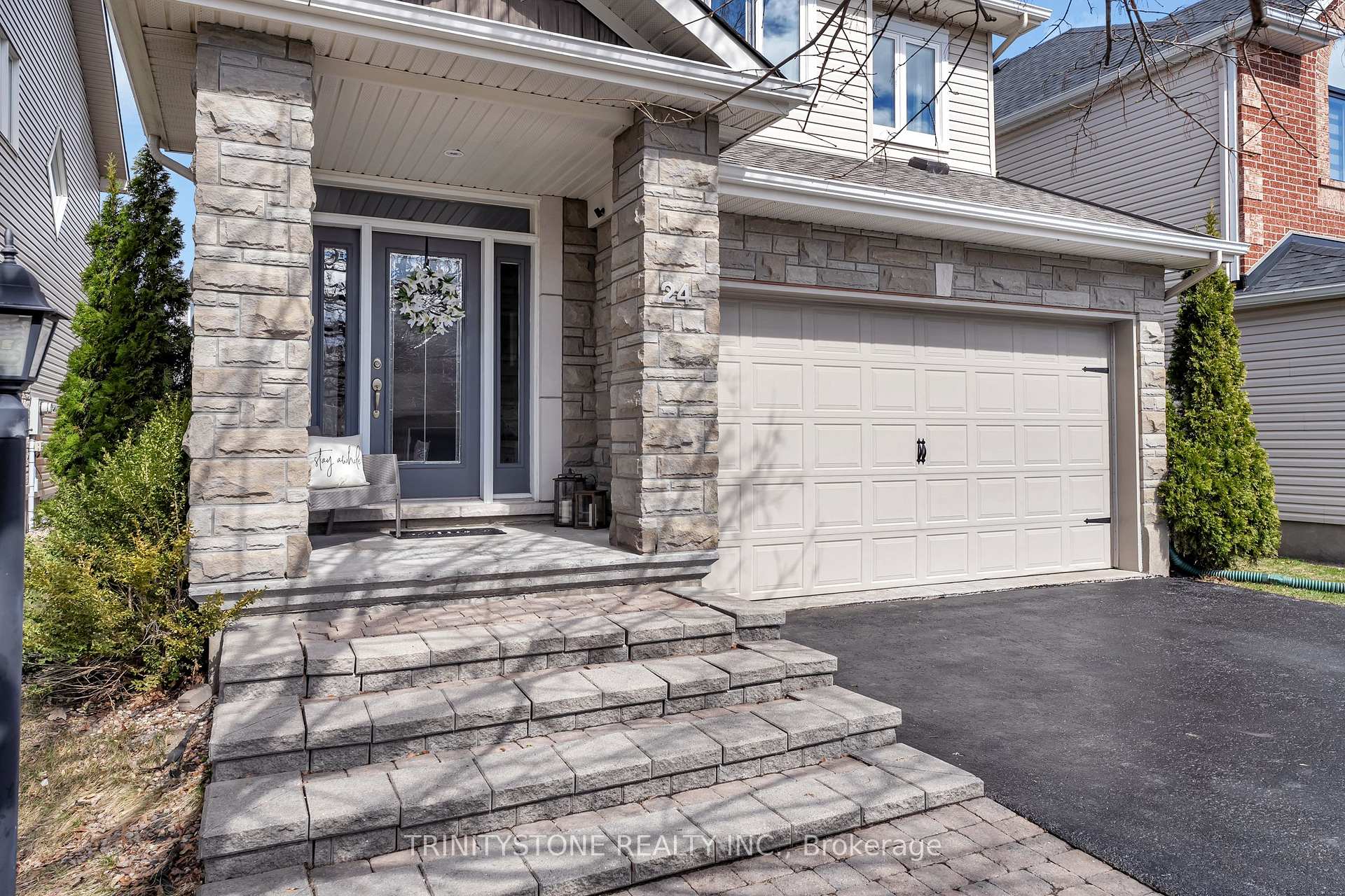 Photo 25 of 24 Friendly Crescent, Ottawa, Stittsville (South) — HOMEH