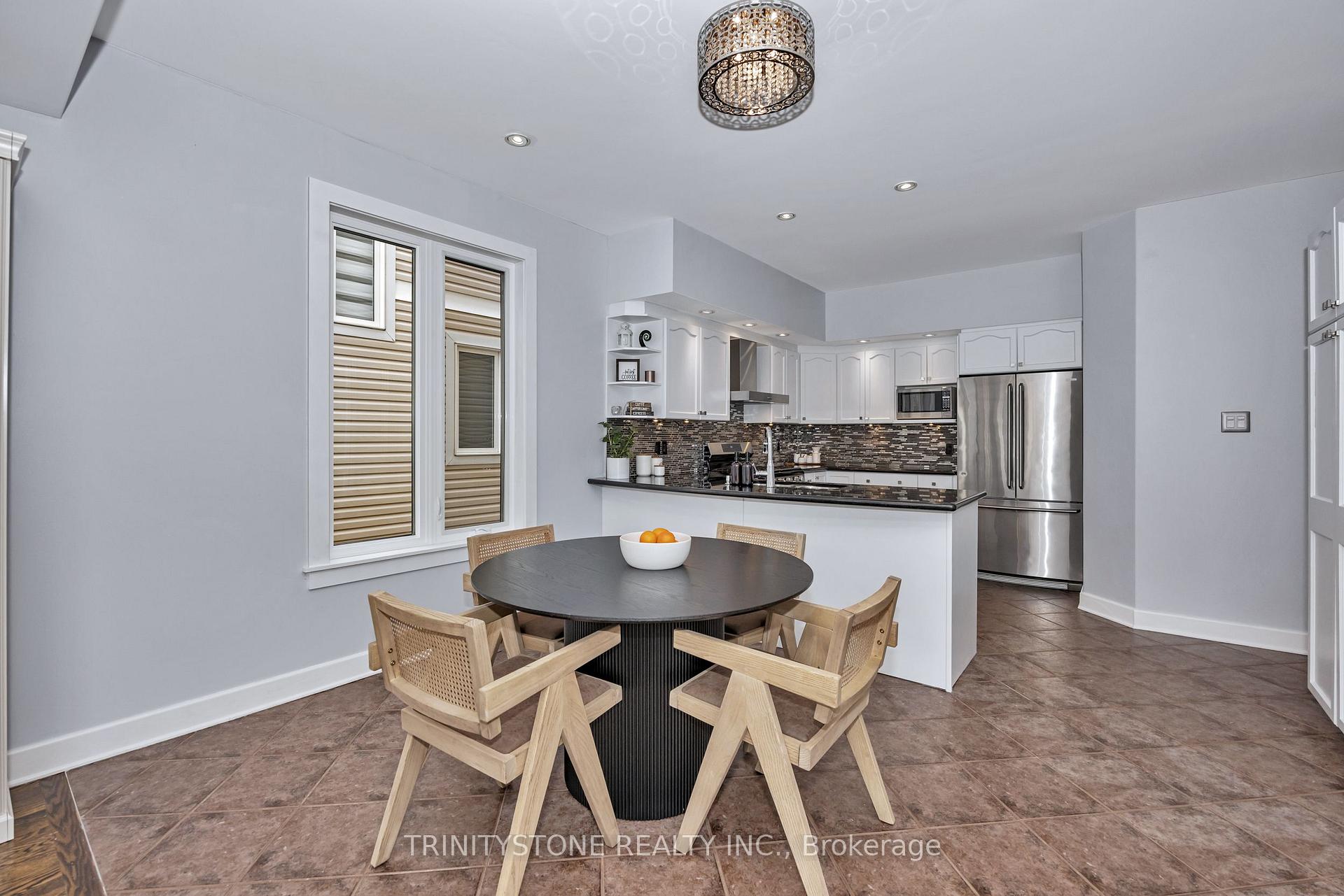 Photo 4 of 24 Friendly Crescent, Ottawa, Stittsville (South) — HOMEH