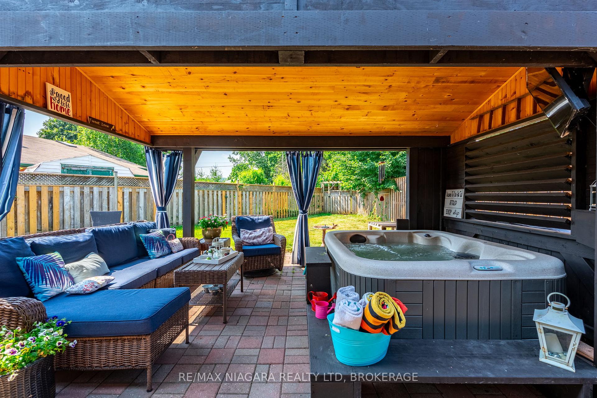 Photo 2 of 11 Almond Gardens, Grimsby, Grimsby Beach — HOMEH