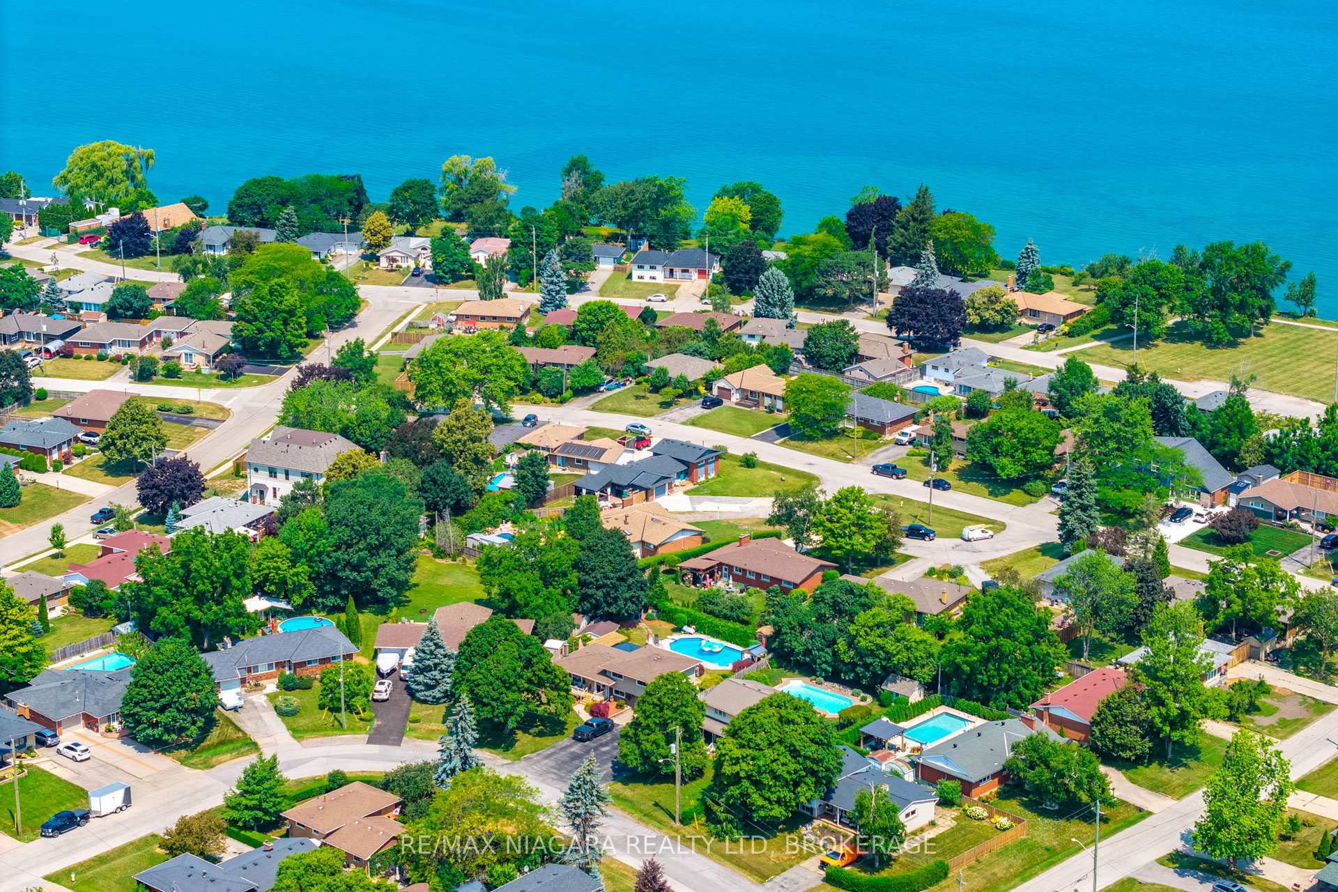 Photo 3 of 11 Almond Gardens, Grimsby, Grimsby Beach — HOMEH