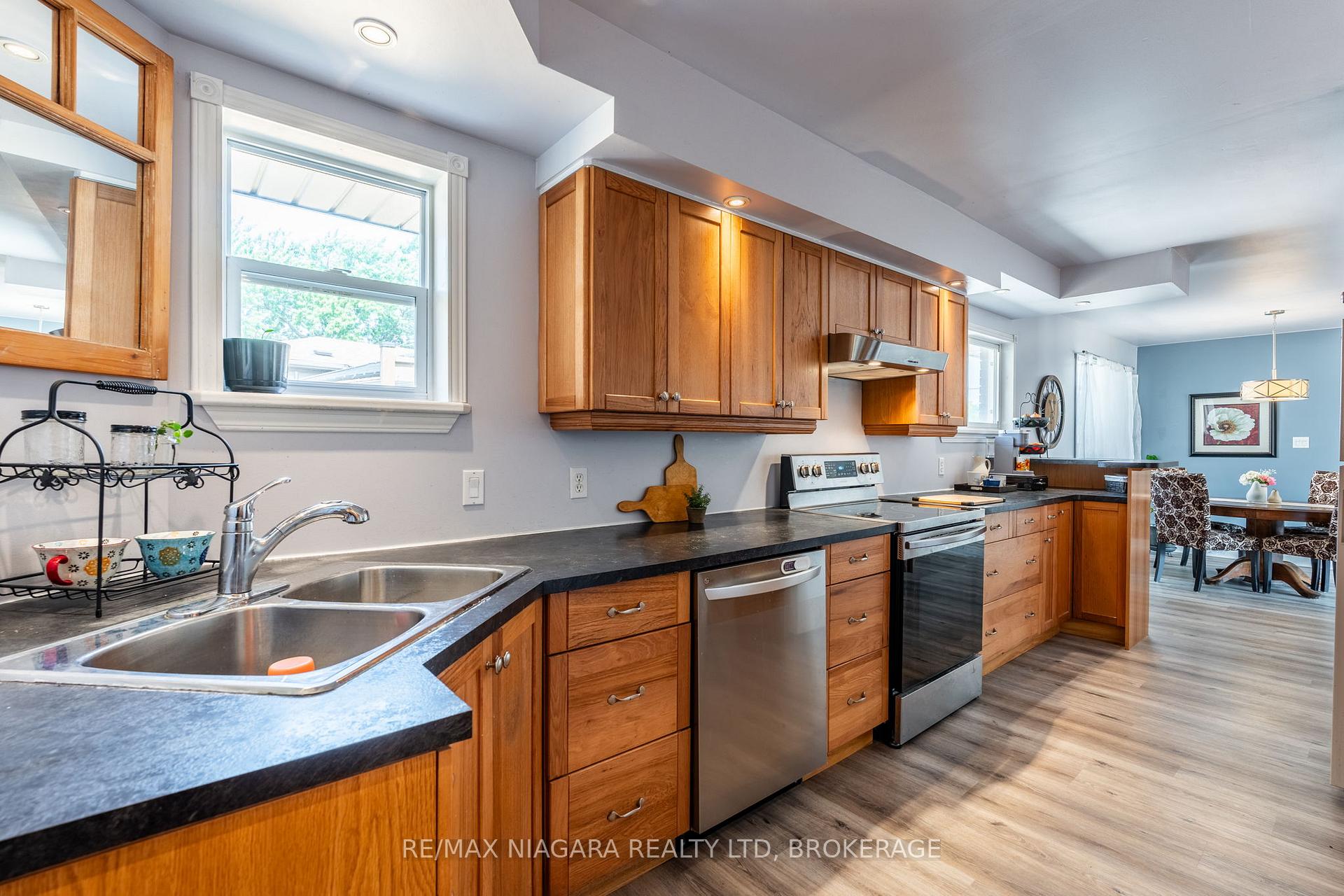 Photo 10 of 11 Almond Gardens, Grimsby, Grimsby Beach — HOMEH
