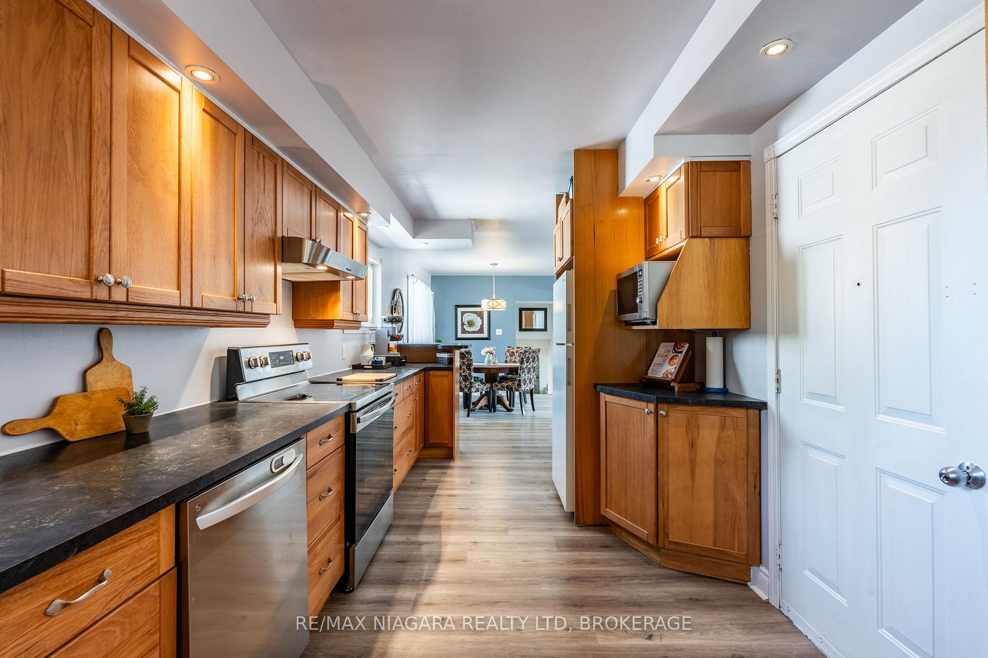 Photo 11 of 11 Almond Gardens, Grimsby, Grimsby Beach — HOMEH