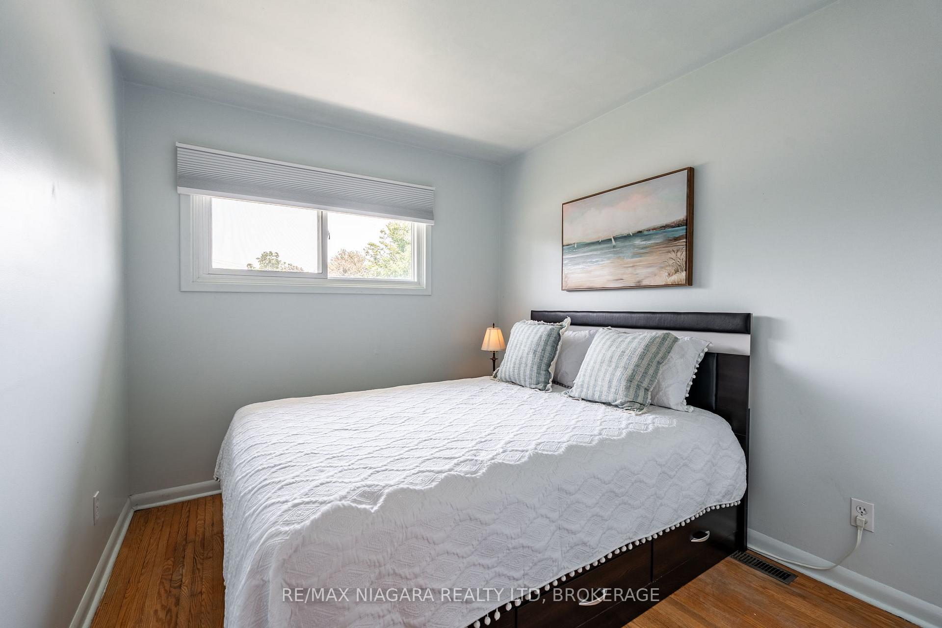Photo 16 of 11 Almond Gardens, Grimsby, Grimsby Beach — HOMEH