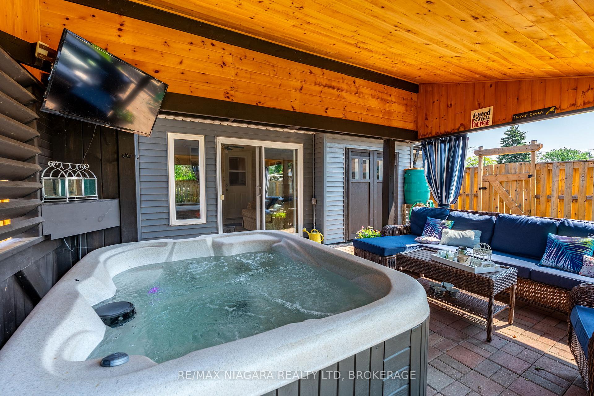 Photo 33 of 11 Almond Gardens, Grimsby, Grimsby Beach — HOMEH