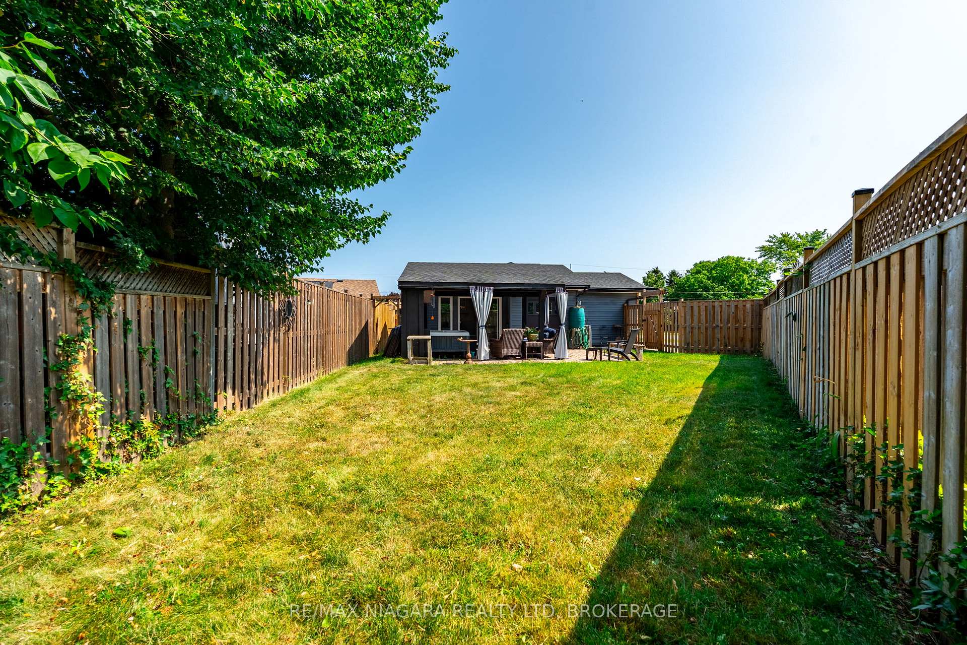 Photo 35 of 11 Almond Gardens, Grimsby, Grimsby Beach — HOMEH