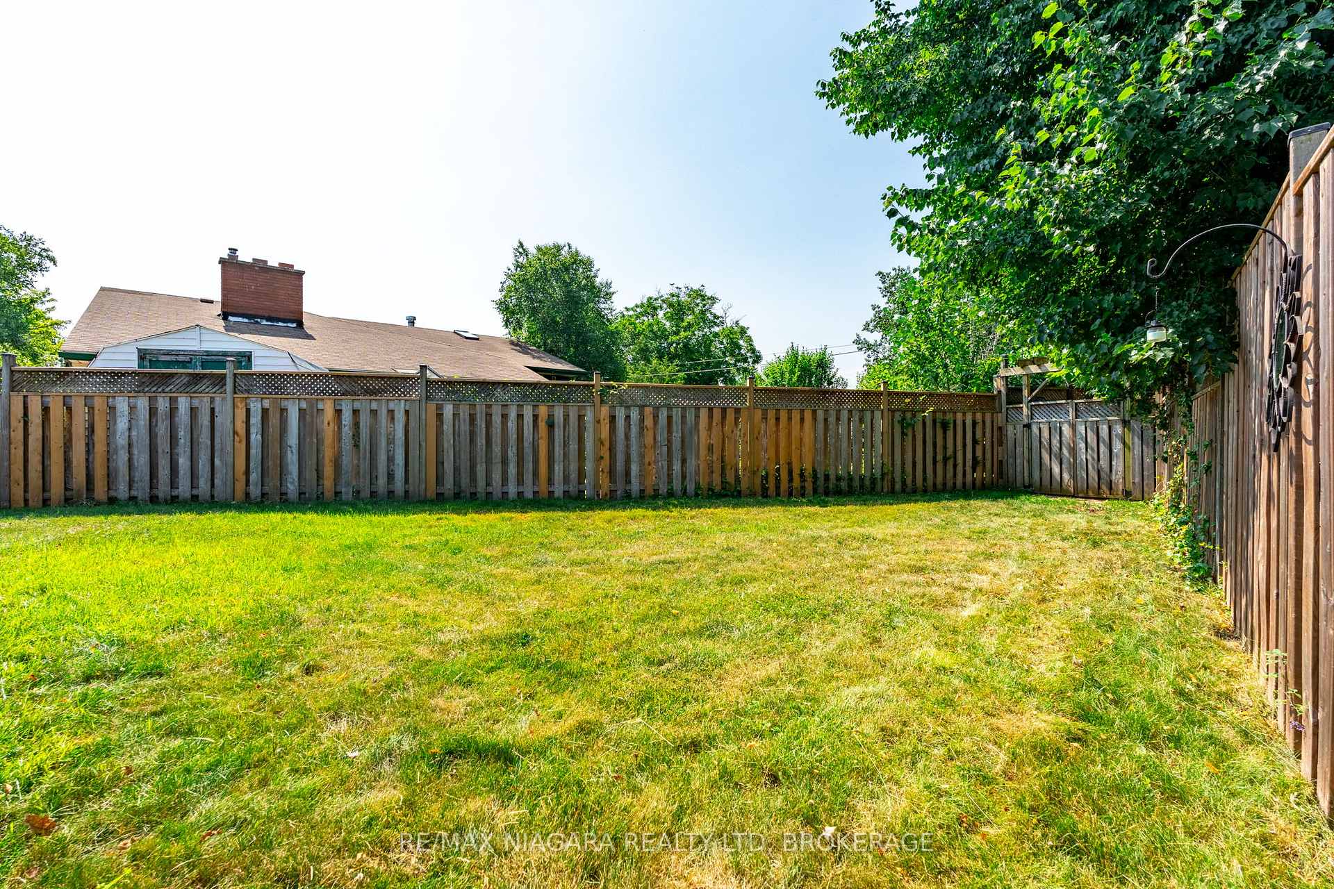 Photo 36 of 11 Almond Gardens, Grimsby, Grimsby Beach — HOMEH