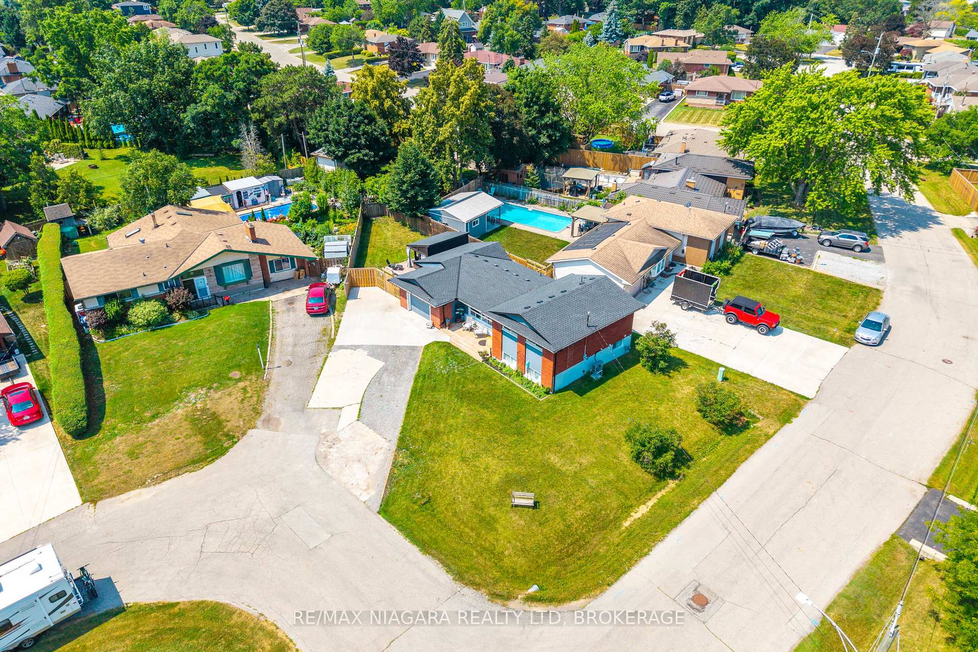 Photo 42 of 11 Almond Gardens, Grimsby, Grimsby Beach — HOMEH
