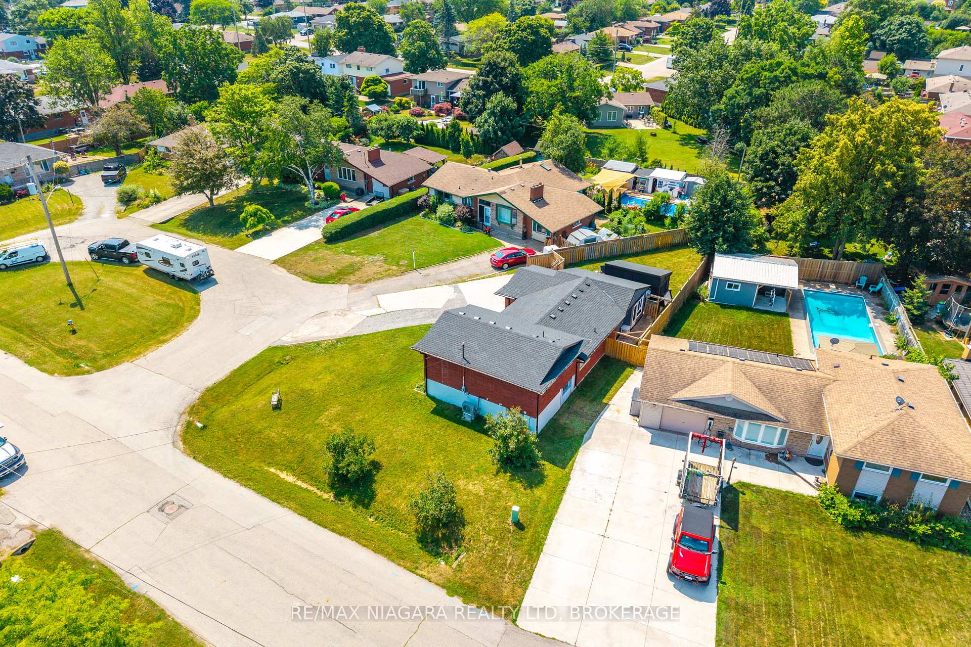 Photo 43 of 11 Almond Gardens, Grimsby, Grimsby Beach — HOMEH