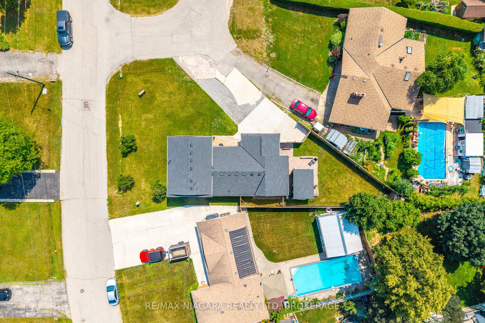 Photo 45 of 11 Almond Gardens, Grimsby, Grimsby Beach — HOMEH