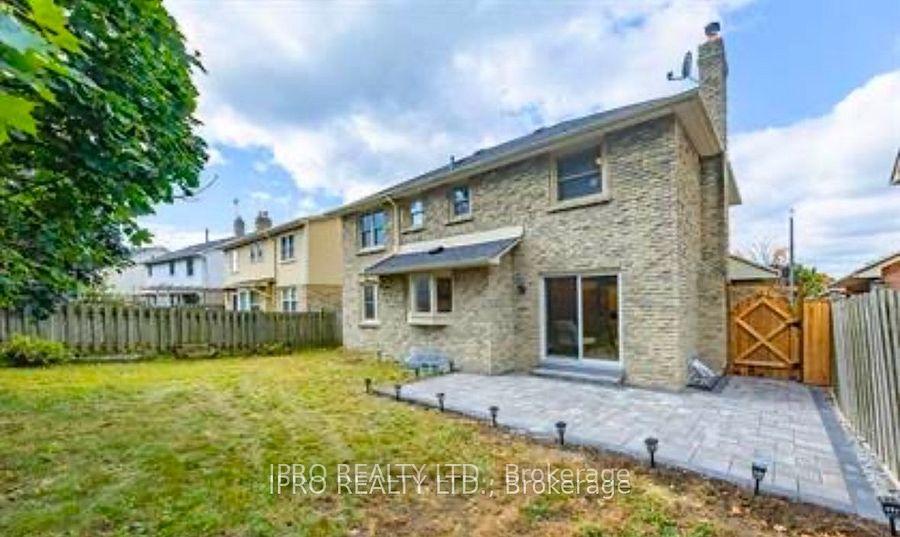 Photo 1 of 11 Hialeah Cres E, Whitby, Blue Grass Meadows — HOMEH