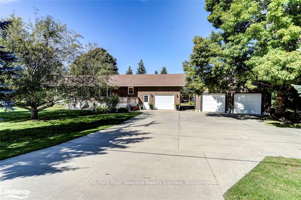 Photo 1 of 7950 Poplar Side Road, Collingwood — HOMEH