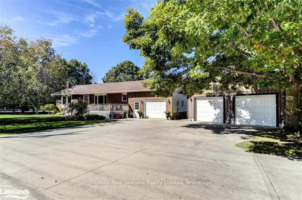 Photo 2 of 7950 Poplar Side Road, Collingwood — HOMEH