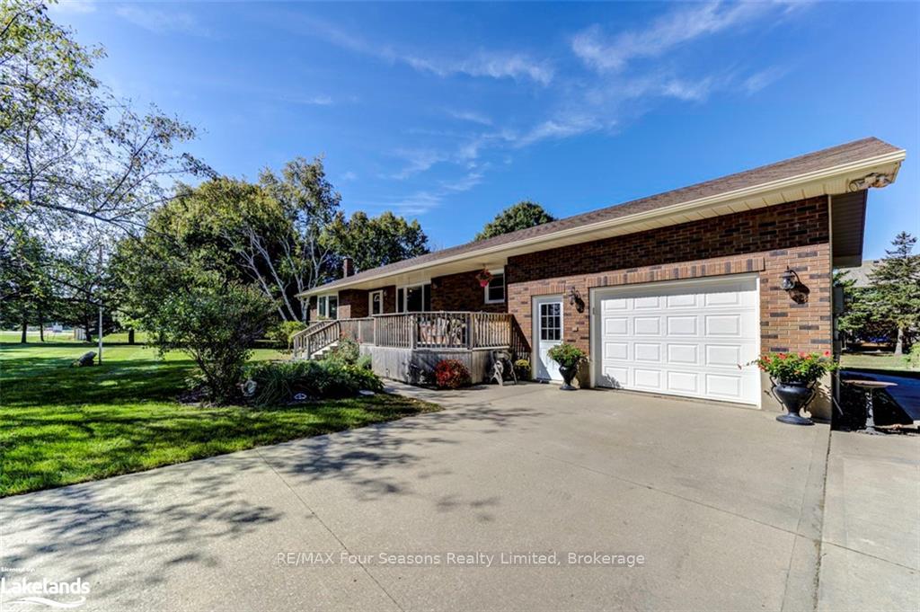 Photo 3 of 7950 Poplar Side Road, Collingwood — HOMEH