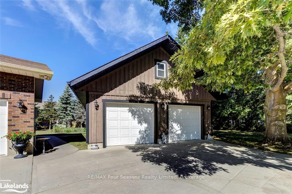 Photo 4 of 7950 Poplar Side Road, Collingwood — HOMEH