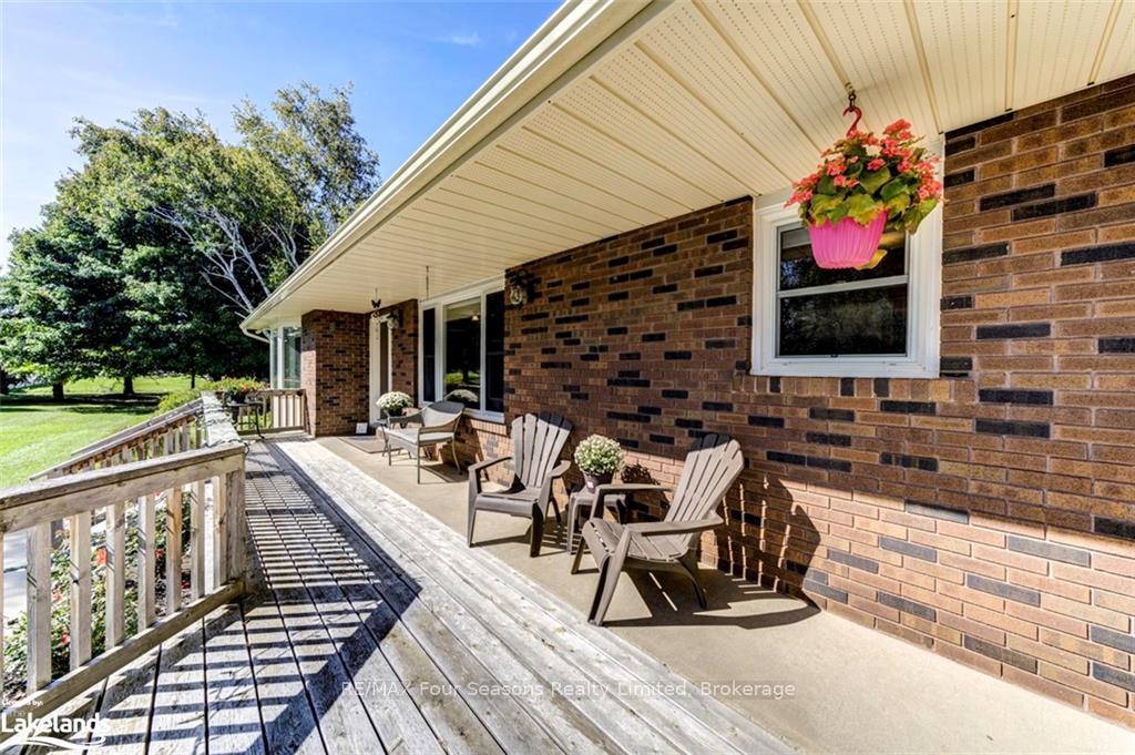 Photo 8 of 7950 Poplar Side Road, Collingwood — HOMEH
