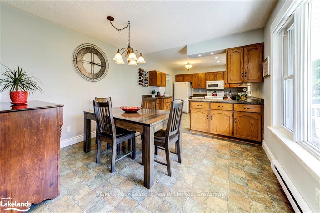 Photo 10 of 7950 Poplar Side Road, Collingwood — HOMEH