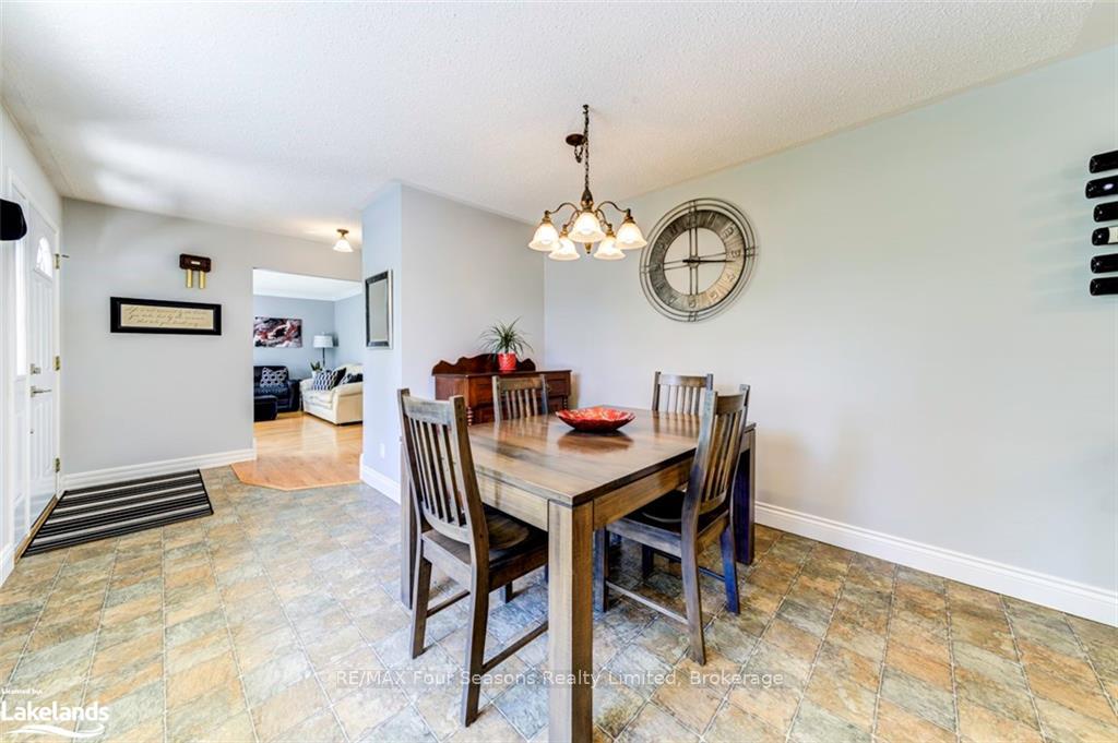 Photo 11 of 7950 Poplar Side Road, Collingwood — HOMEH