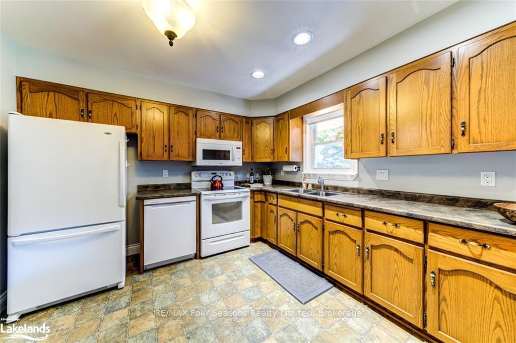 Photo 13 of 7950 Poplar Side Road, Collingwood — HOMEH