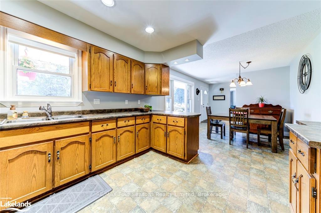 Photo 17 of 7950 Poplar Side Road, Collingwood — HOMEH