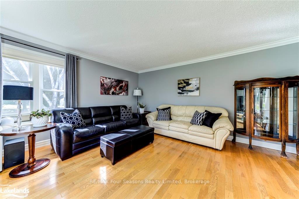 Photo 21 of 7950 Poplar Side Road, Collingwood — HOMEH