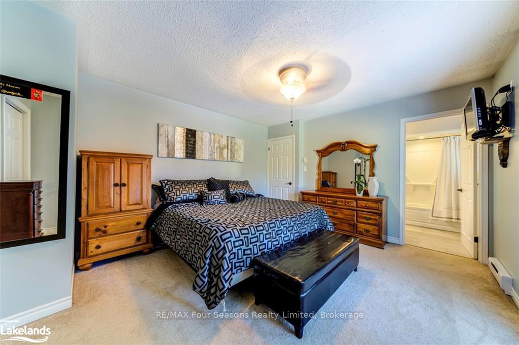 Photo 23 of 7950 Poplar Side Road, Collingwood — HOMEH