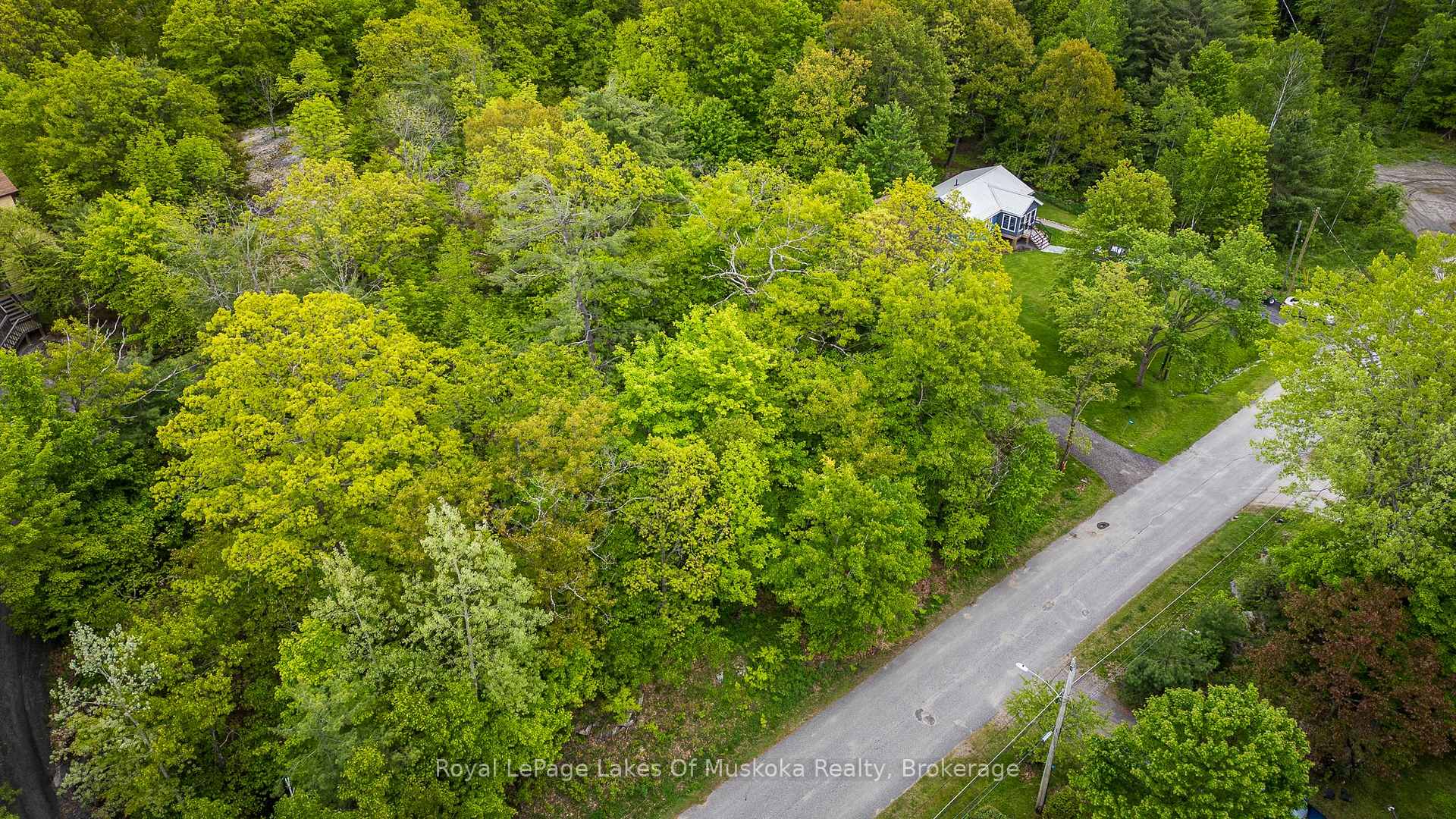 Photo 3 of 240 Revell Street, Gravenhurst — HOMEH