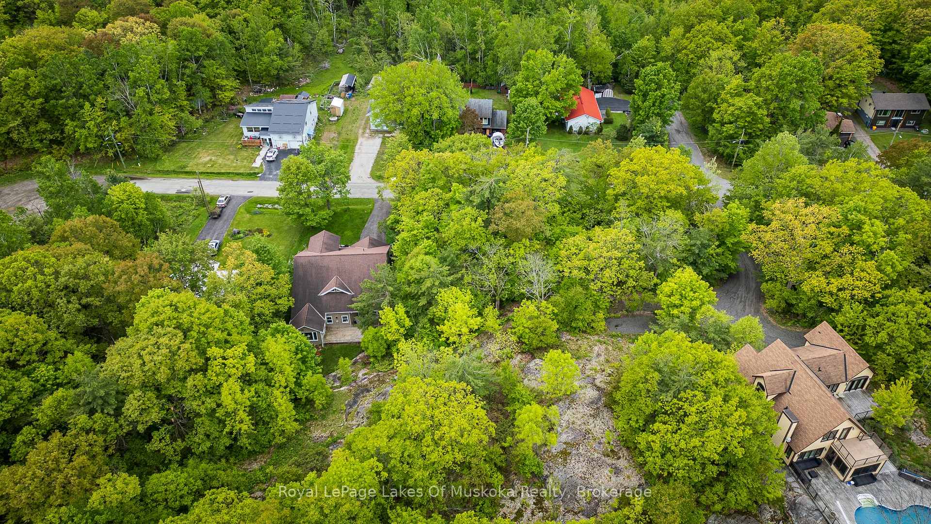 Photo 8 of 240 Revell Street, Gravenhurst — HOMEH
