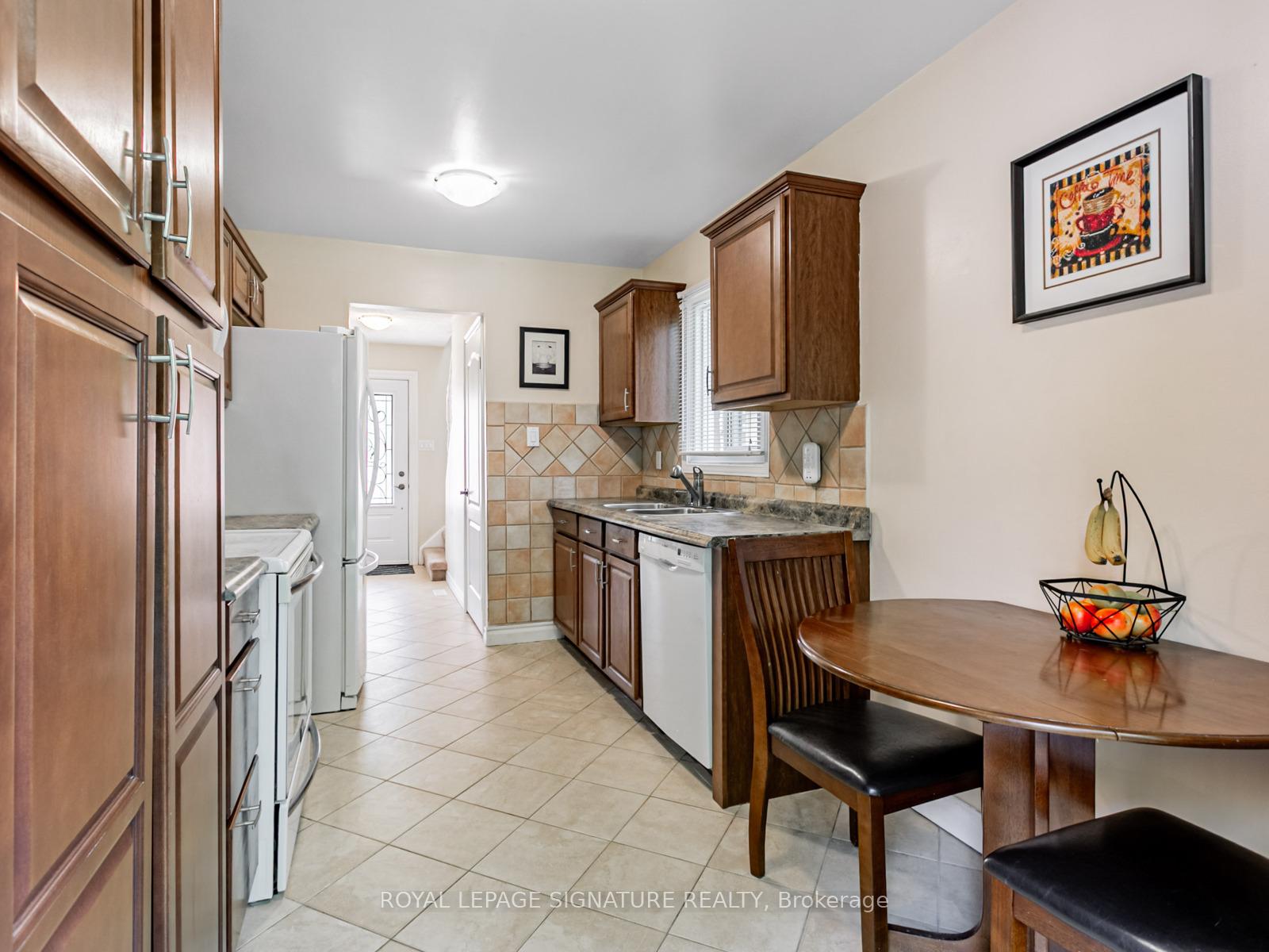 Photo 10 of 186 Martindale Crescent, Brampton, Brampton West — HOMEH