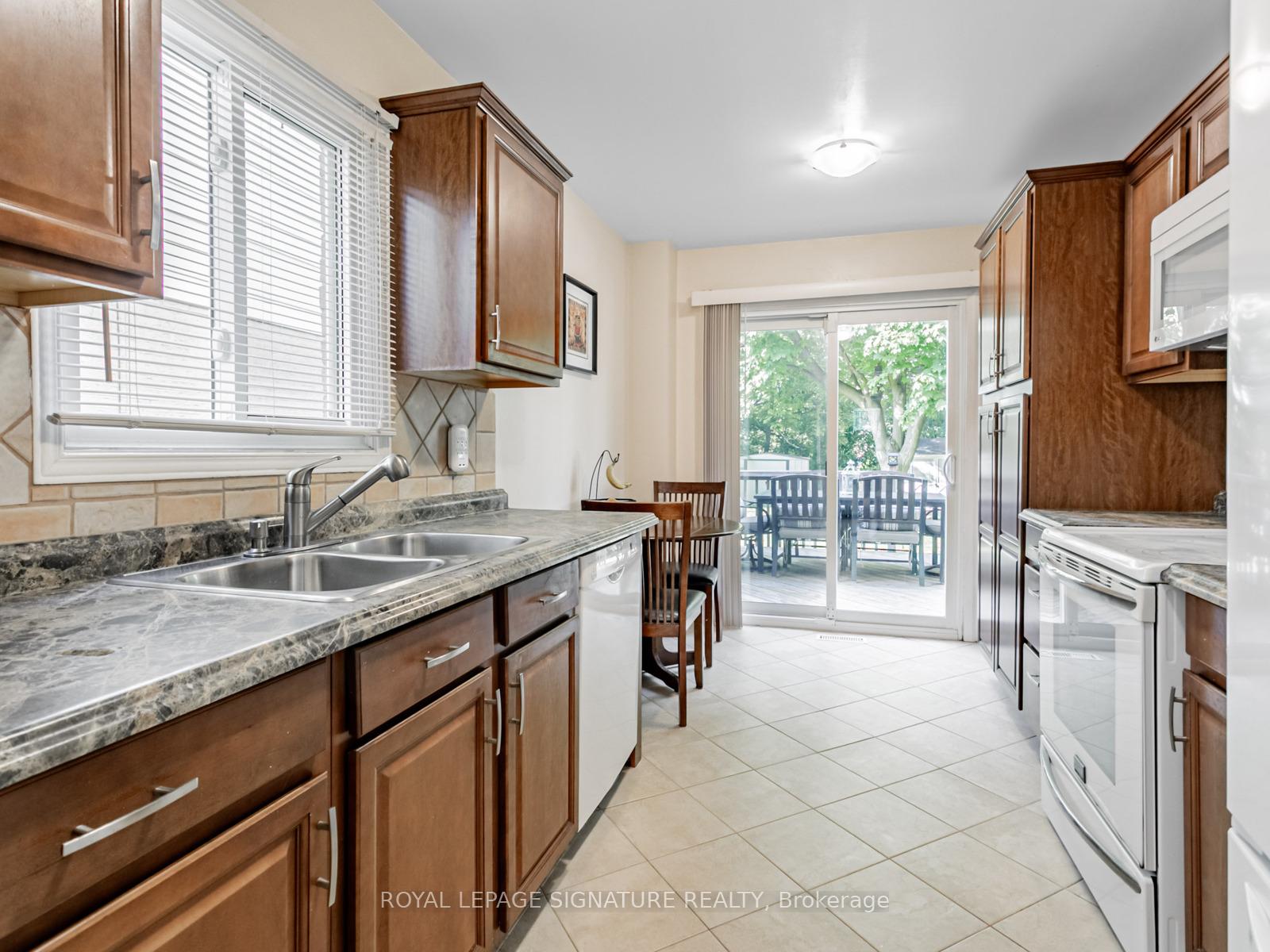Photo 9 of 186 Martindale Crescent, Brampton, Brampton West — HOMEH