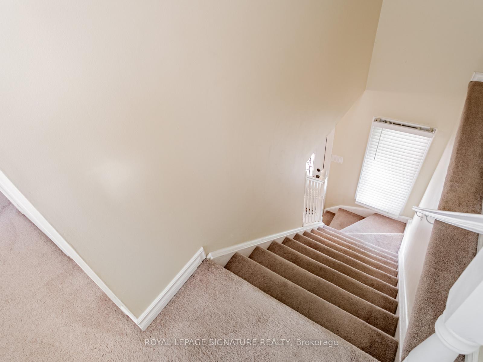 Photo 6 of 186 Martindale Crescent, Brampton, Brampton West — HOMEH