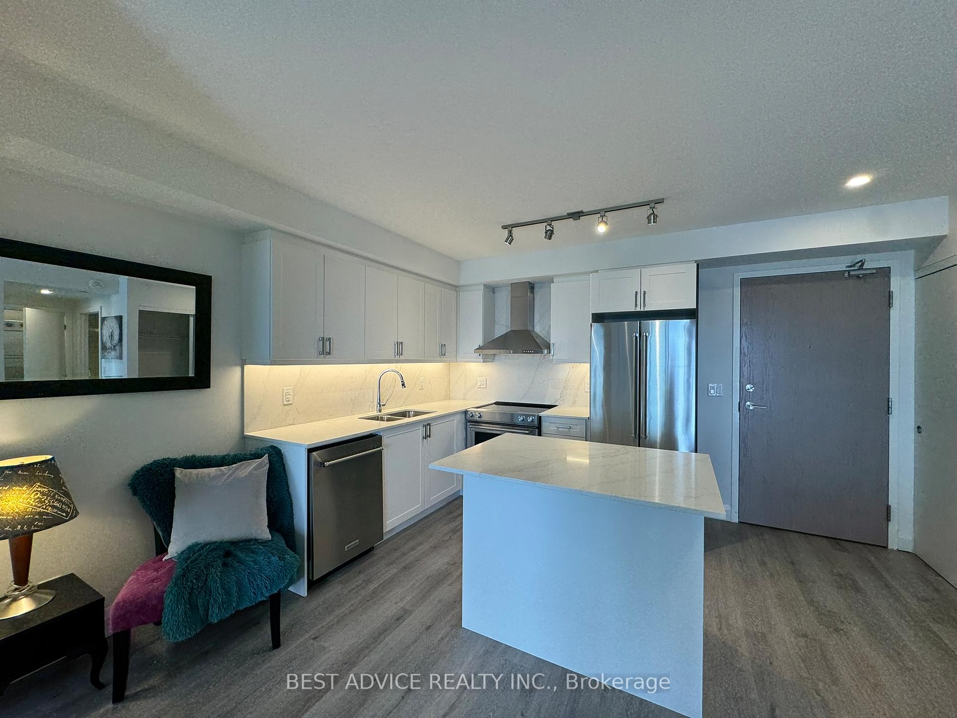 Photo 8 of Unit 802, 58 Lakeside Terrace, Barrie, Little Lake — HOMEH
