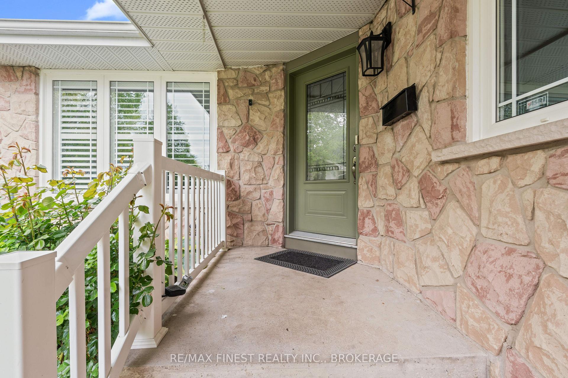 Photo 15 of 474 Canterbury Crescent, Kingston, City Southwest — HOMEH