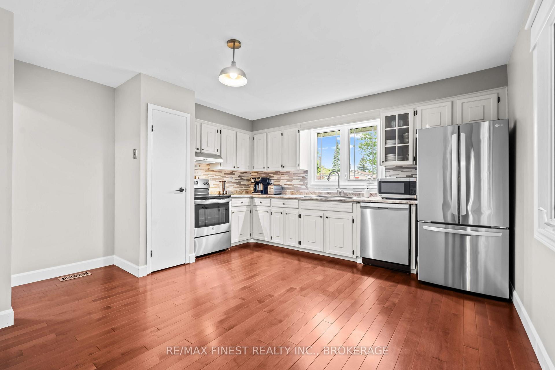 Photo 17 of 474 Canterbury Crescent, Kingston, City Southwest — HOMEH