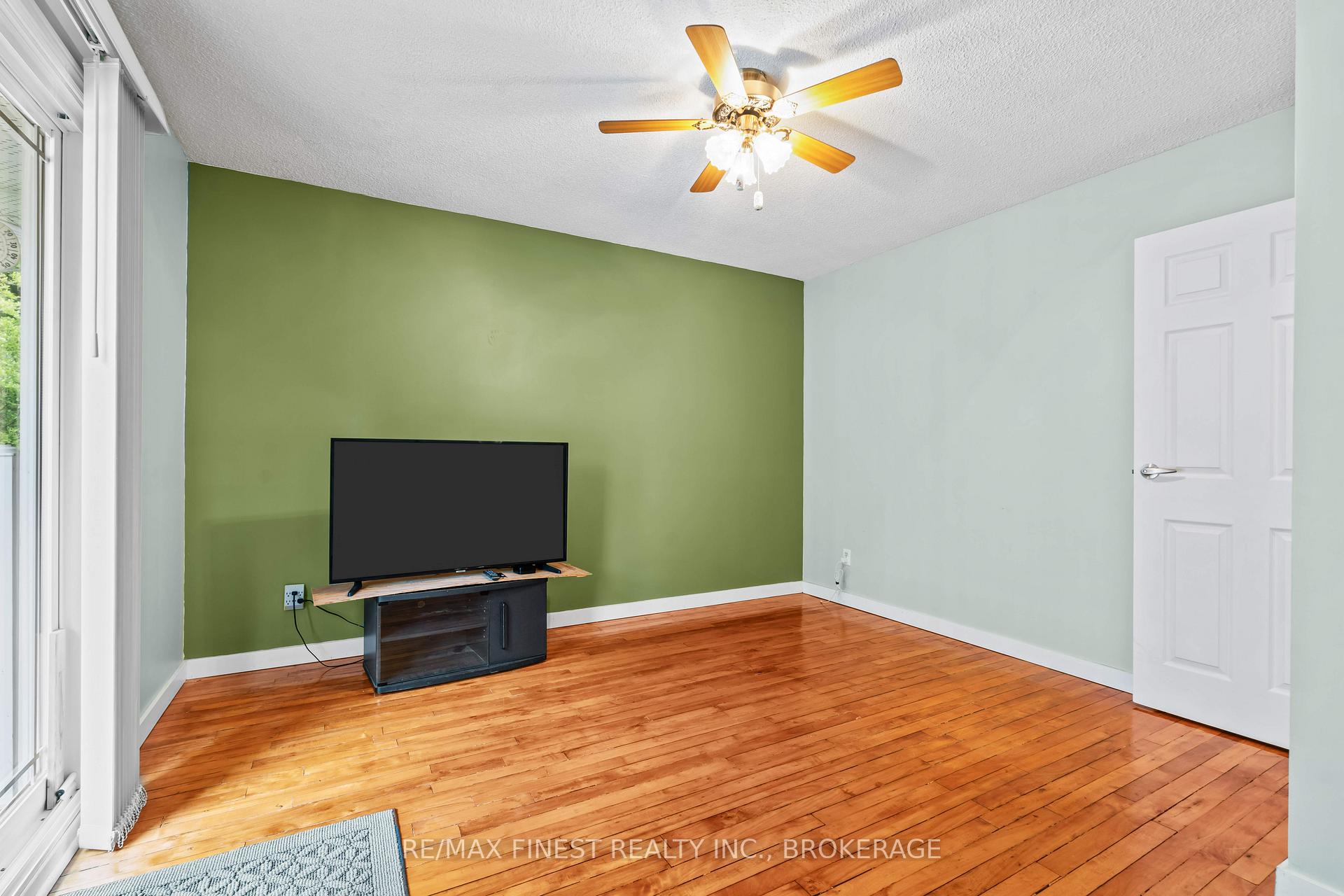 Photo 31 of 474 Canterbury Crescent, Kingston, City Southwest — HOMEH