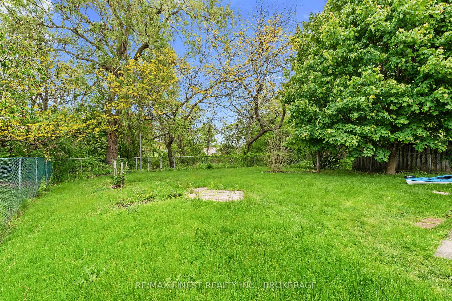 Photo 30 of 474 Canterbury Crescent, Kingston, City Southwest — HOMEH