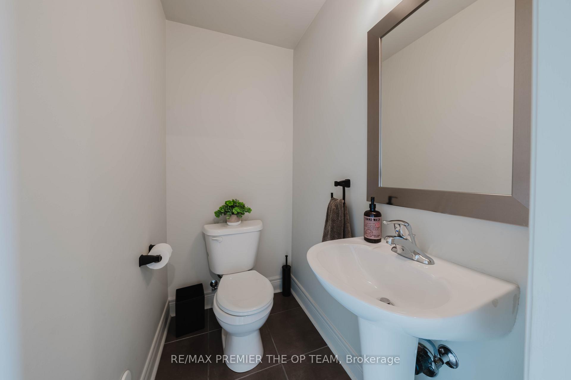 Photo 5 of Unit 4, 8347 Kipling Avenue, Vaughan, West Woodbridge — HOMEH