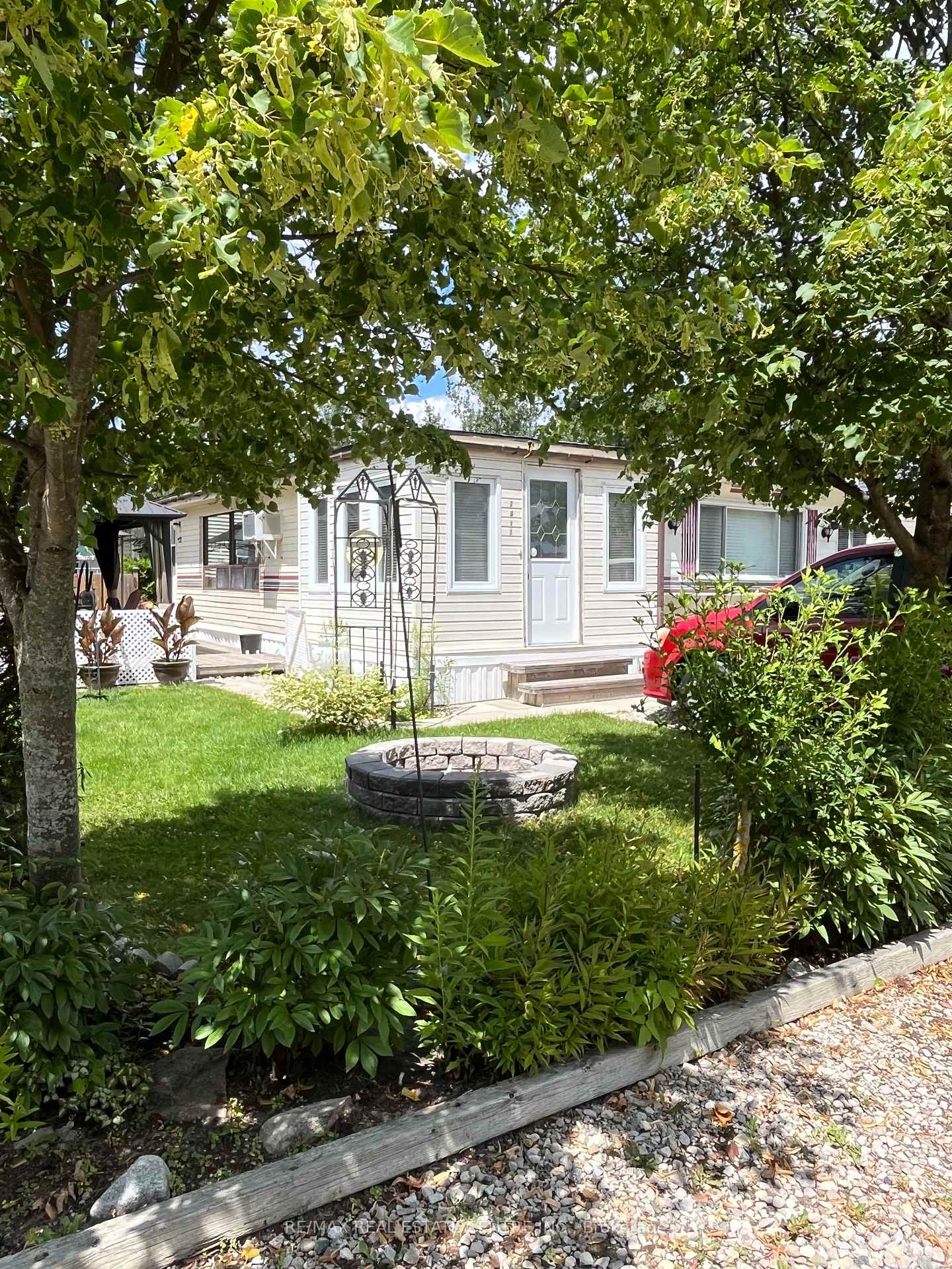 Front of 2073 Friendly Boulevard