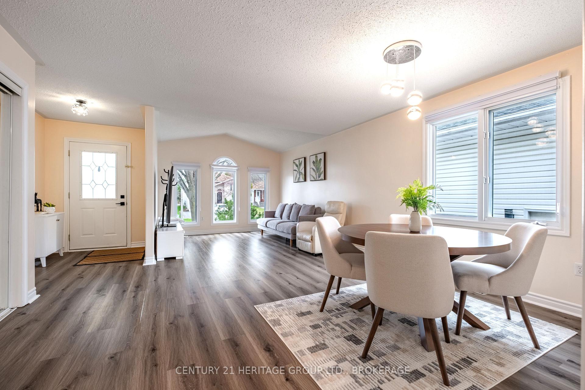 Photo 6 of 498 Barnsley Crescent, Kingston, City Southwest — HOMEH