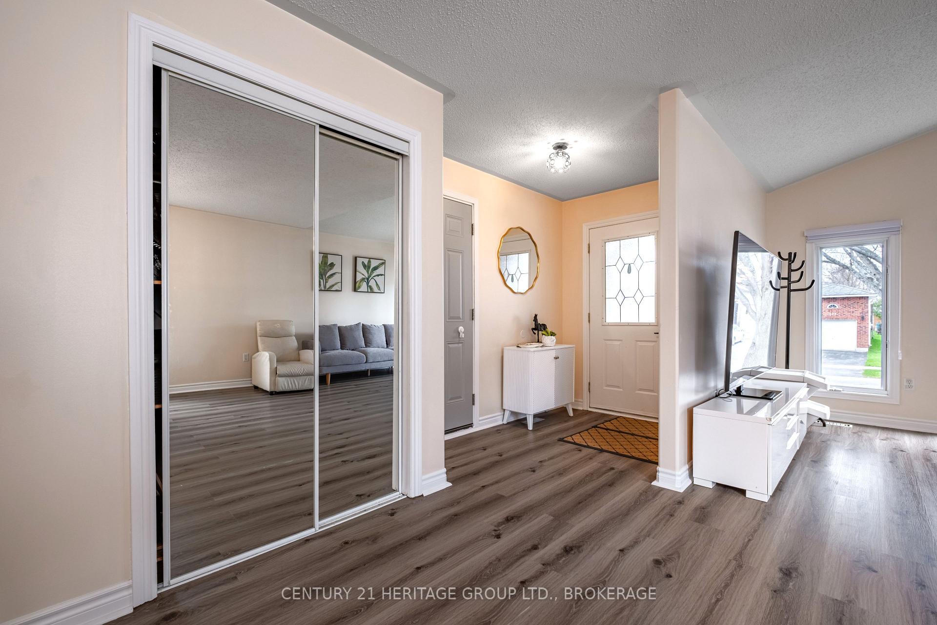 Photo 21 of 498 Barnsley Crescent, Kingston, City Southwest — HOMEH