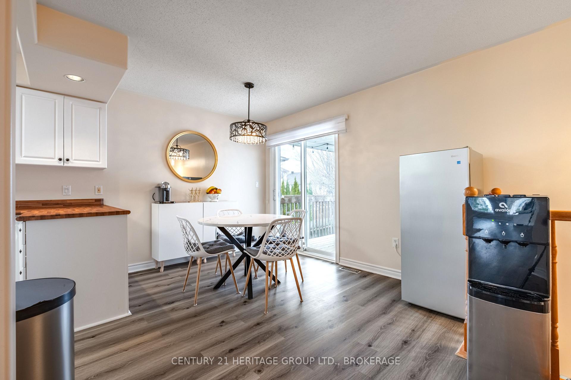 Photo 4 of 498 Barnsley Crescent, Kingston, City Southwest — HOMEH