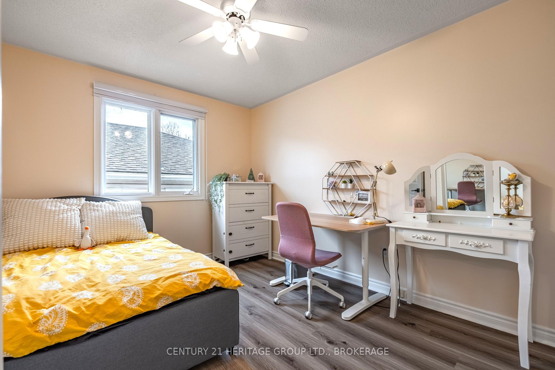 Photo 13 of 498 Barnsley Crescent, Kingston, City Southwest — HOMEH