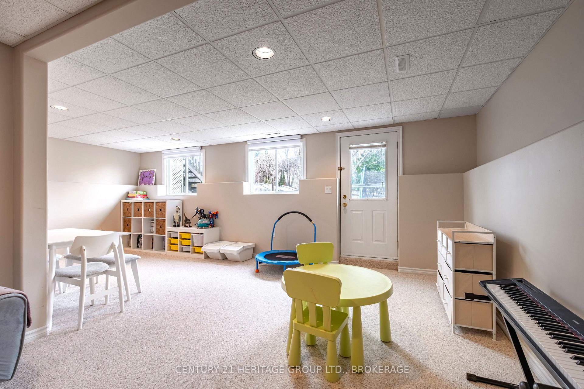 Photo 10 of 498 Barnsley Crescent, Kingston, City Southwest — HOMEH