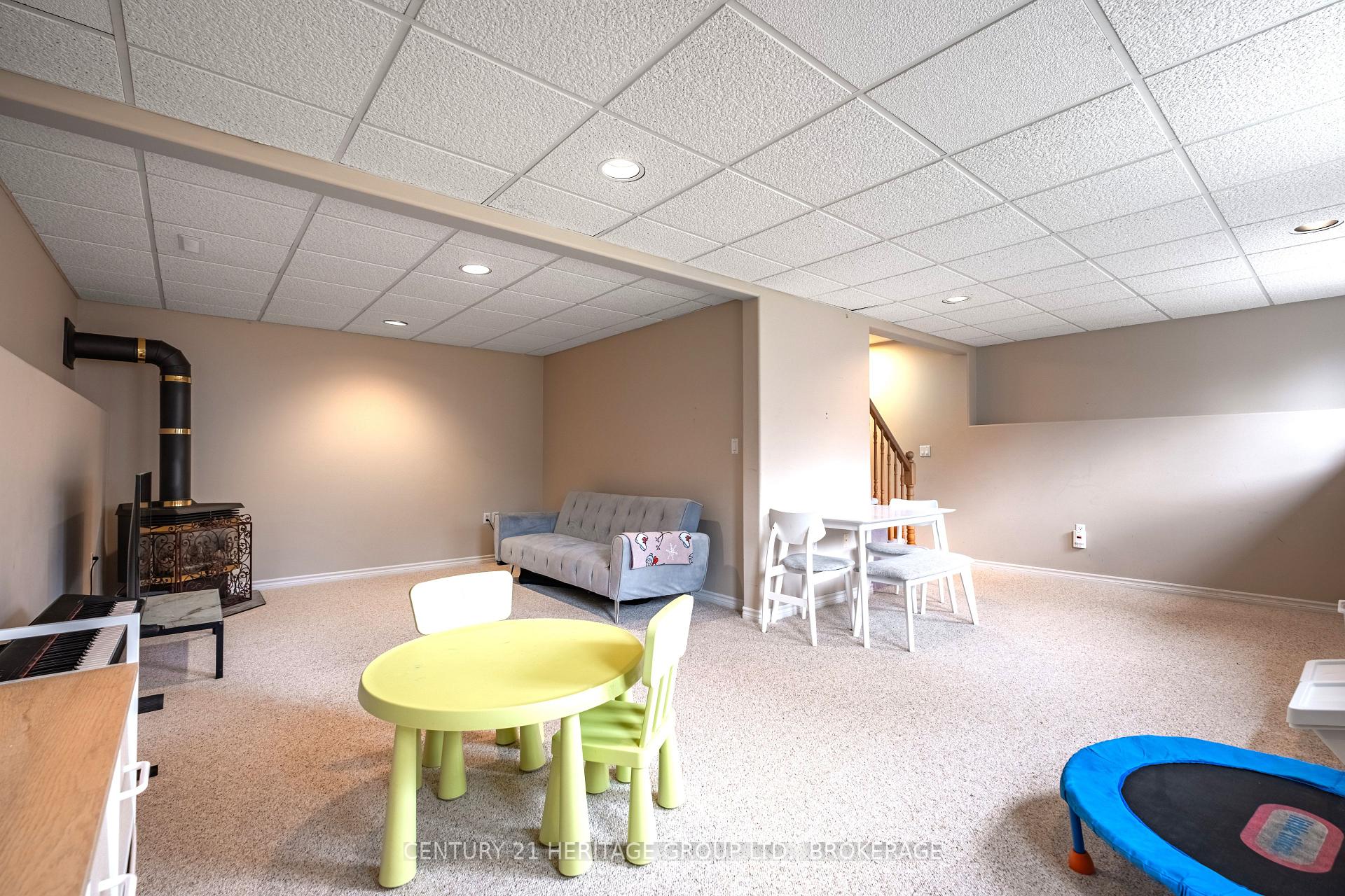 Photo 26 of 498 Barnsley Crescent, Kingston, City Southwest — HOMEH